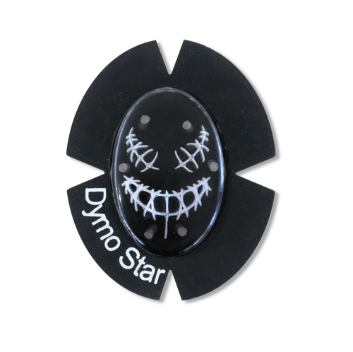 Schwarz farbig ovaler Titan Knieschleifer mit einem weißen Venom Gesicht. Das Klettpad besteht aus Wildleder mit einem DymoStar Schriftzug in weiß.