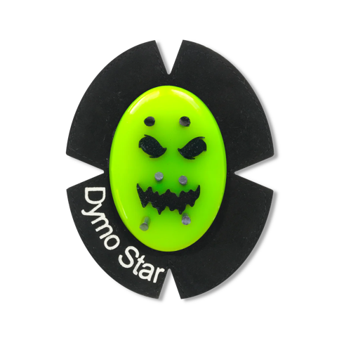 Gelber Smiley Kunststoff Knieschleifer mit Titan und einem Leder Klettpad auf dem DymoStar steht