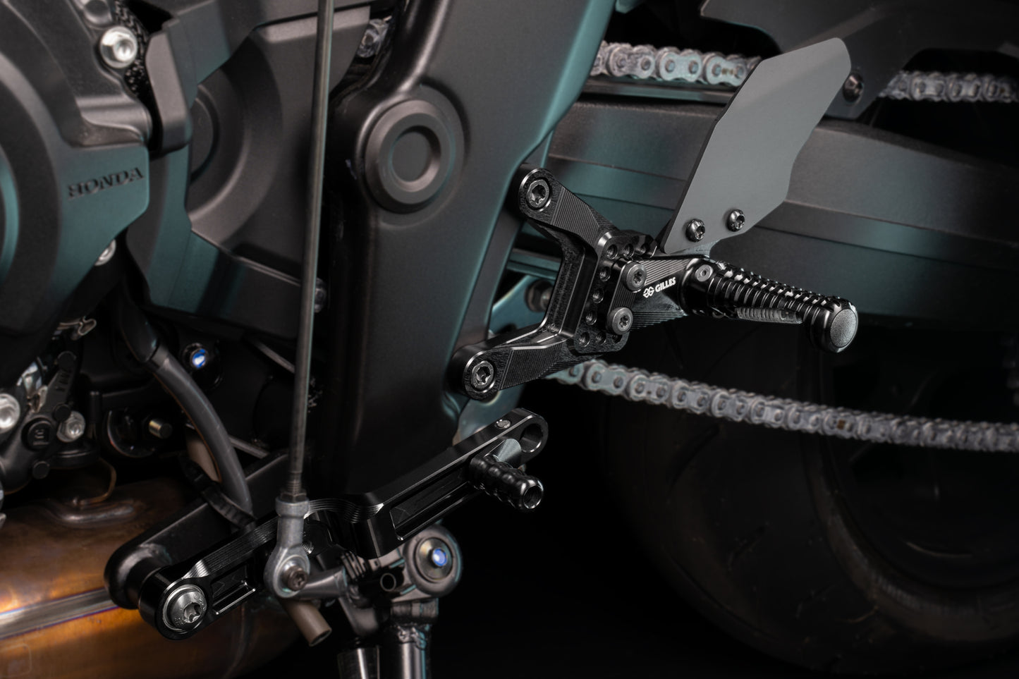 Gilles Fußrastenanlage AS31GT3 | verstellbar | TÜV-Teilegutachten | passend für Honda CB 1000 Hornet / SP (SC86) - Modelle (2025-)
