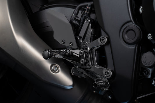 Gilles Fußrastenanlage AS31GT3 | verstellbar | TÜV-Teilegutachten | passend für Honda CB 1000 Hornet / SP (SC86) - Modelle (2025-)