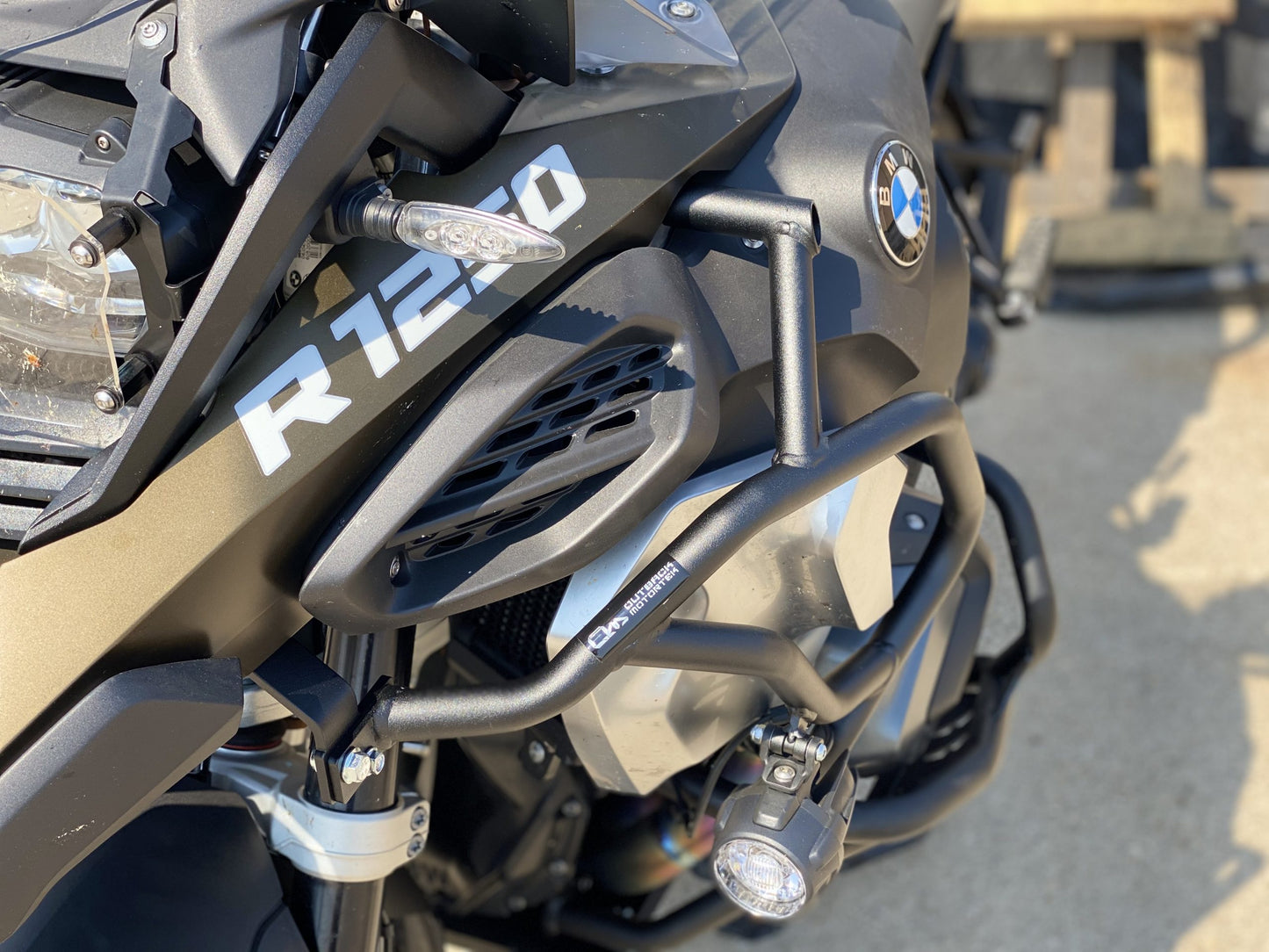 Outback Motortek | Oberer Sturzbügel | Weiss | passend für BMW R 1250 GS Adventure - Modelle (2019-2023)