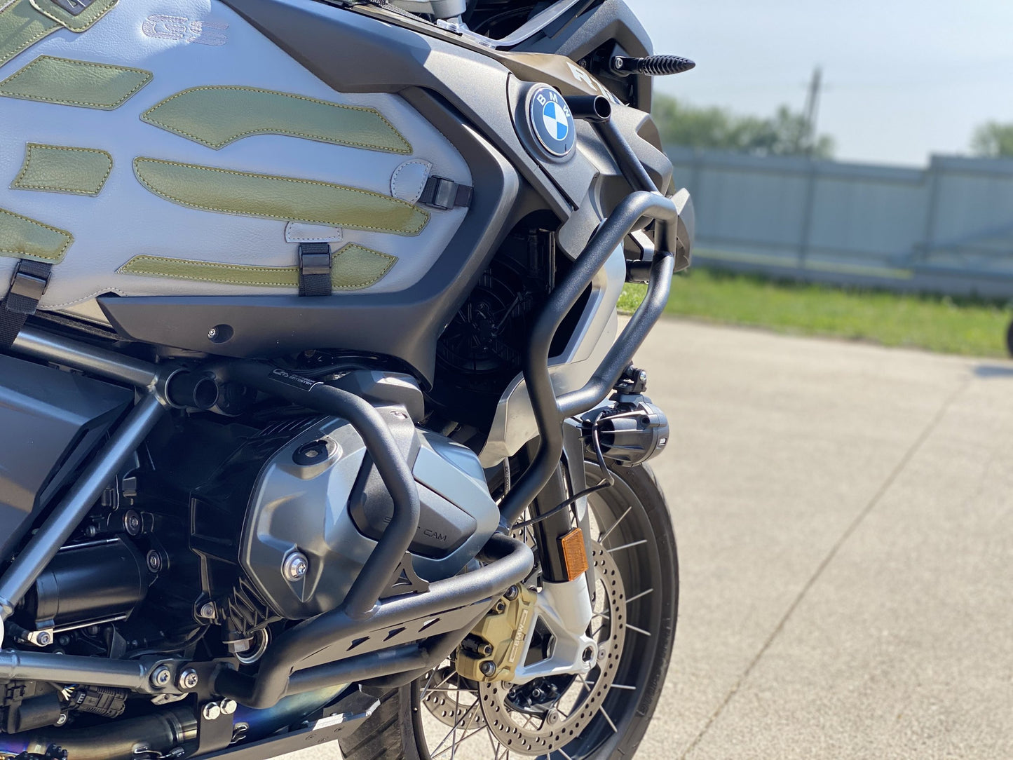Outback Motortek | Oberer Sturzbügel | Weiss | passend für BMW R 1250 GS Adventure - Modelle (2019-2023)