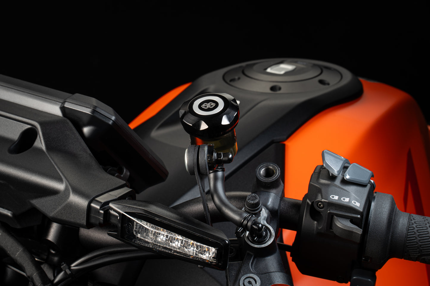 Gilles Ausgleichsbehälter Abdeckung | Kit | schwarz | passend für diverse Aprilia / BMW / Ducati / Harley / Kawasaki / KTM / Moto Guzzi & Yamaha - Modelle