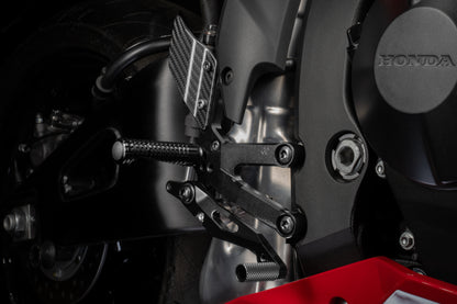 Gilles Fußrastenanlage FXR | BLACK | NUR FÜR RENNSTRECKE | passend für Honda CBR 600 RR - Modelle (2023-2024)