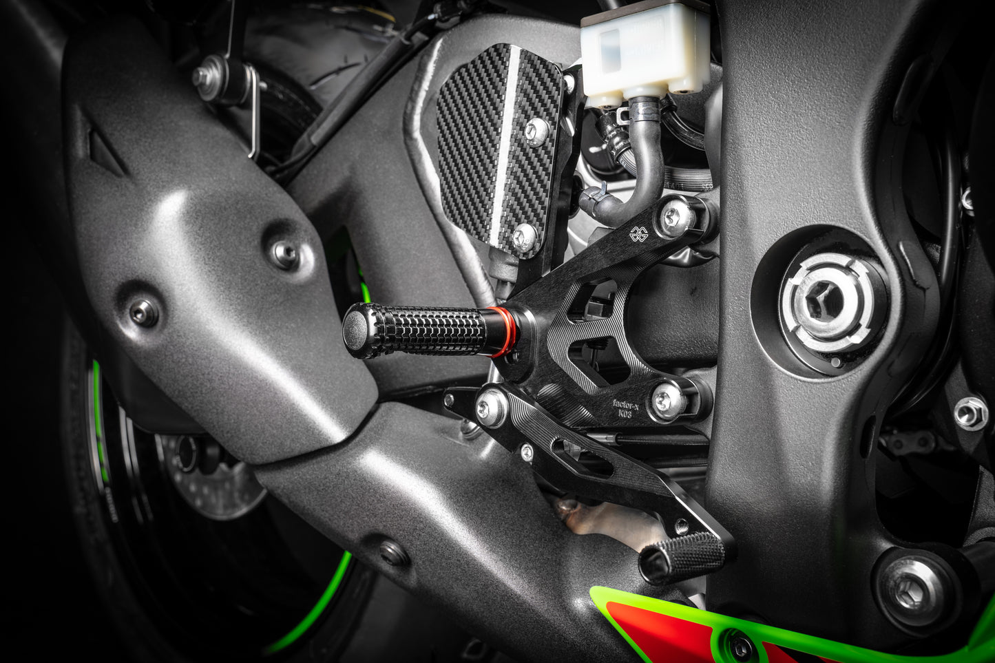Gilles Fußrastenanlage FXR | TÜV-Teilegutachten | passend für Kawasaki ZX-10R / RR (ZXT02L) - Modelle (2021-)