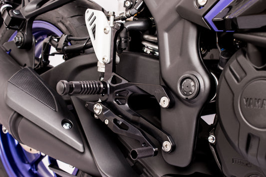 Gilles Fußrastenanlage FXR | NUR FÜR RENNSTRECKE | passend für Yamaha YZF-R3 - Modelle