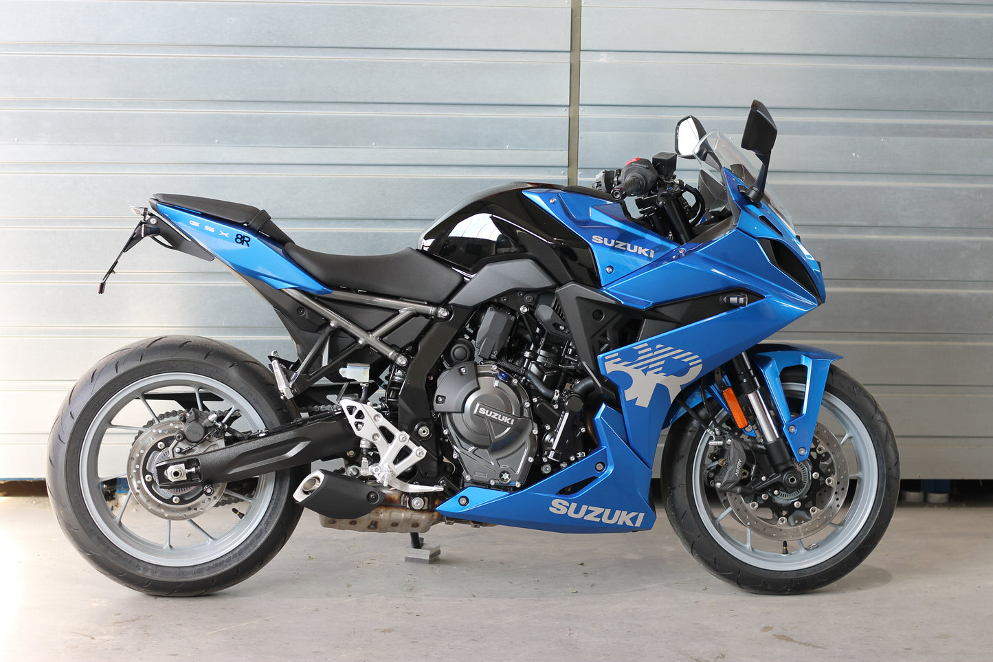 MG Biketec Kurzes Heck - Kennzeichenträger - Kennzeichenhalter | diverse Länder | passend für Suzuki GSX-8R - Modelle (2024-2026)