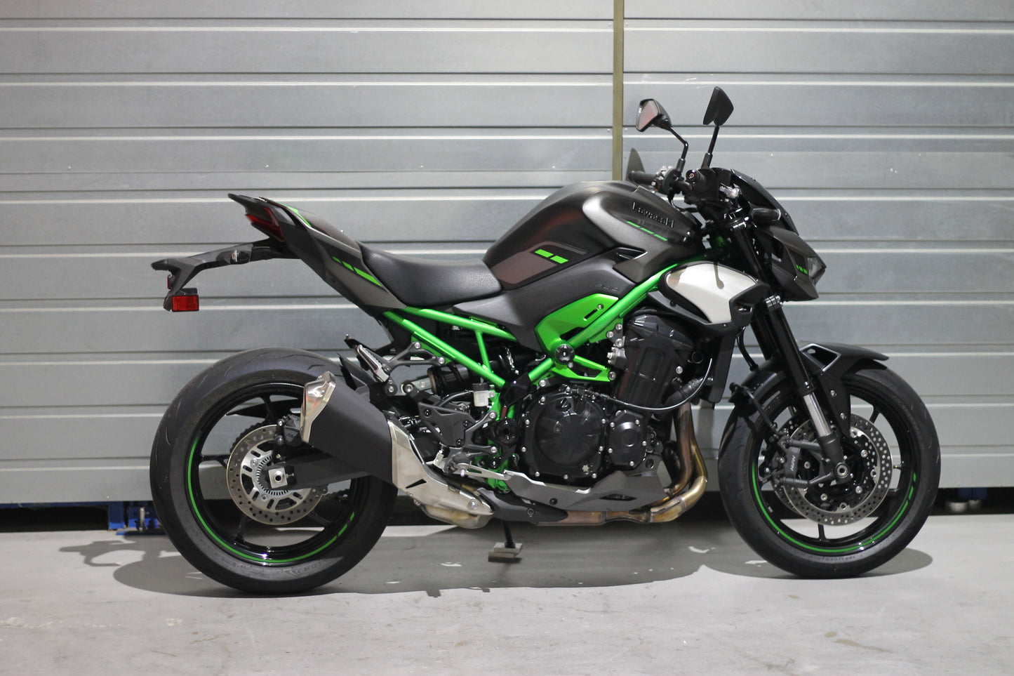 MG Biketec Kurzes Heck - Kennzeichenträger - Kennzeichenhalter | diverse Länder | passend für Kawasaki Z900 - Modelle (2025)