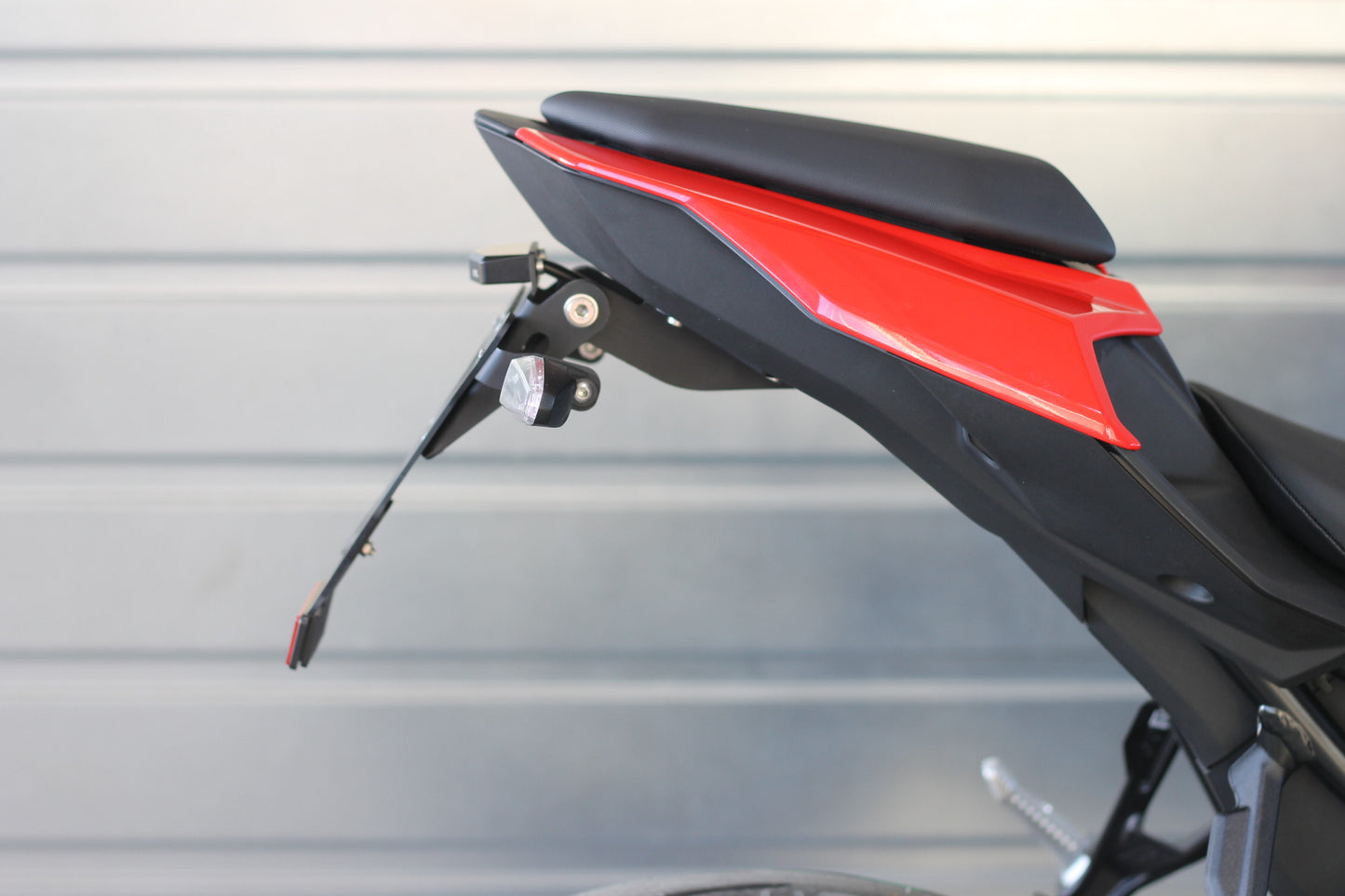MG Biketec Kurzes Heck - Kennzeichenträger - Kennzeichenhalter | diverse Länder | passend für BMW S 1000 R - Modelle (2025)