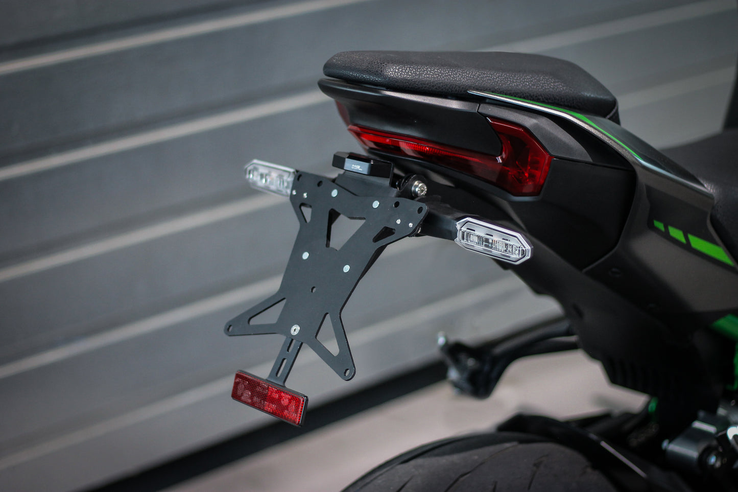 MG Biketec Kurzes Heck - Kennzeichenträger - Kennzeichenhalter | diverse Länder | passend für Kawasaki Z900 - Modelle (2025)