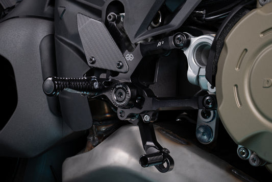 Gilles Fußrastenanlage MUE2 | verstellbar | ABE | passend für Ducati Streetfighter V4 / S (7F)  - Modelle (2025-)