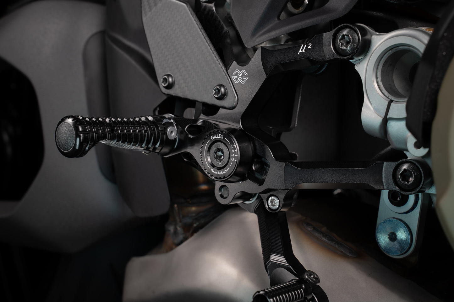 Gilles Fußrastenanlage MUE2 | verstellbar | ABE | passend für Ducati Streetfighter V4 / S (7F)  - Modelle (2025-)