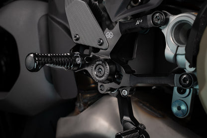 Gilles Fußrastenanlage MUE2 | verstellbar | ABE | passend für Ducati Streetfighter V4 / S (7F)  - Modelle (2025-)