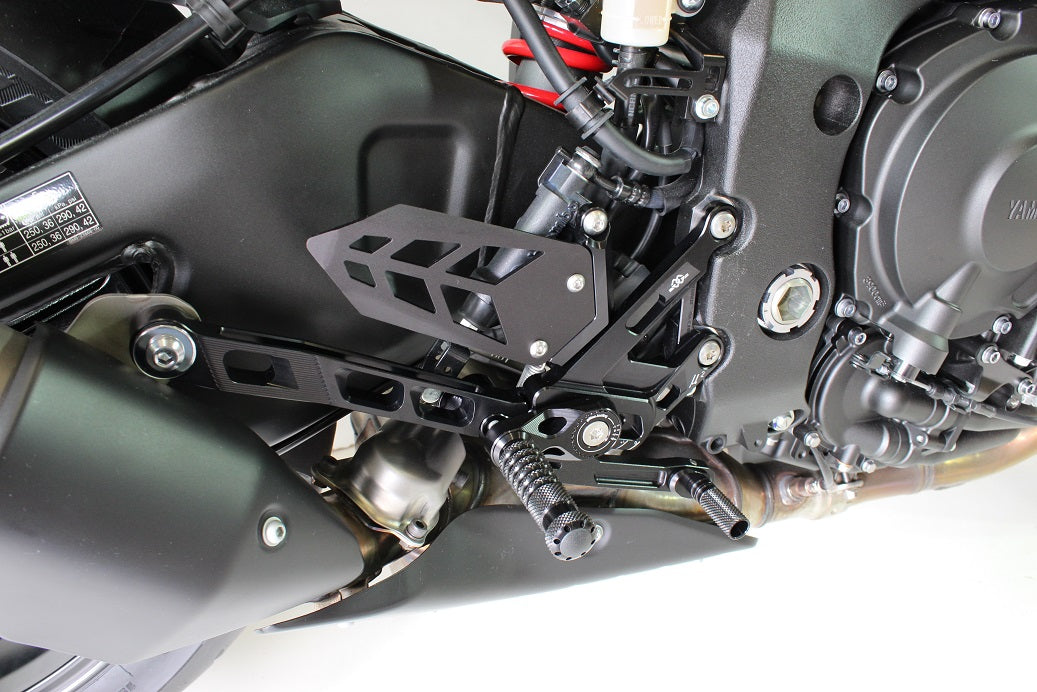 Gilles Fußrastenanlage MUE2 | passend für Yamaha MT-10 / FZ-10 & MT-10 SP - Modelle
