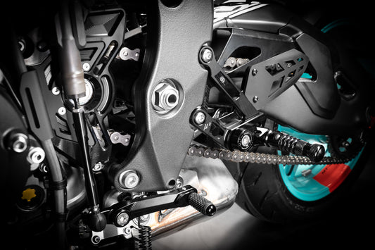 Gilles Fußrastenanlage MUE2 | verstellbar | ABE | passend für Yamaha MT-10 / SP / GT (RN78) - Modelle (2022-)
