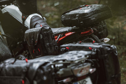 SW-Motech SysBag WP M mit Adapterplatte links | 17-23l. Wasserdicht. Für Seitenträger.