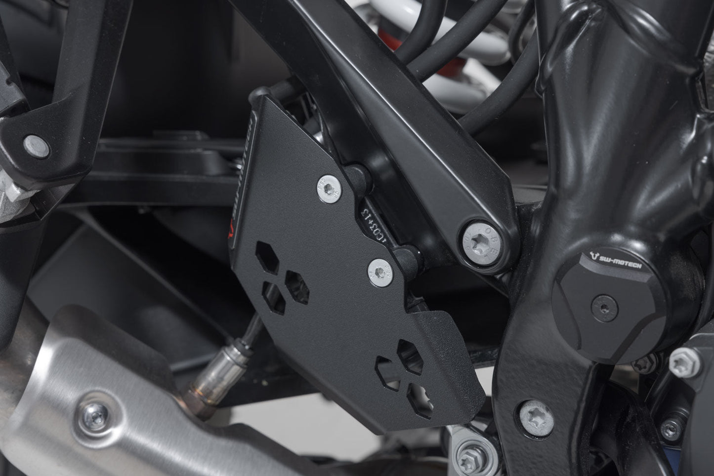 SW-Motech Bremspumpen-Schutz | Schwarz. KTM 1050/1090/1190/1290 Adventure.