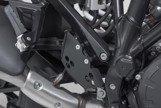 SW-Motech Bremspumpen-Schutz | Schwarz. KTM 1290 Super Adventure (21-).
