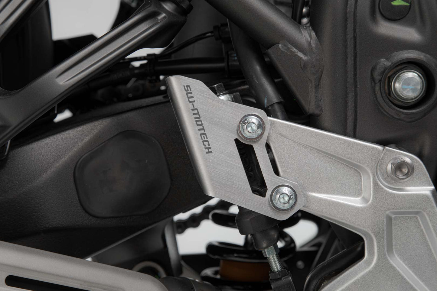 SW-Motech Bremspumpen-Schutz | Silbern. Suzuki V-Strom 1000 (14-19).