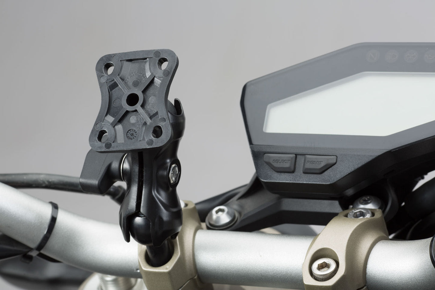 SW-Motech Navi-Halter für M8-Gewinde | 1" Kugel mit M8-Schraube/Klemmarm/Navi-Aufnahme.
