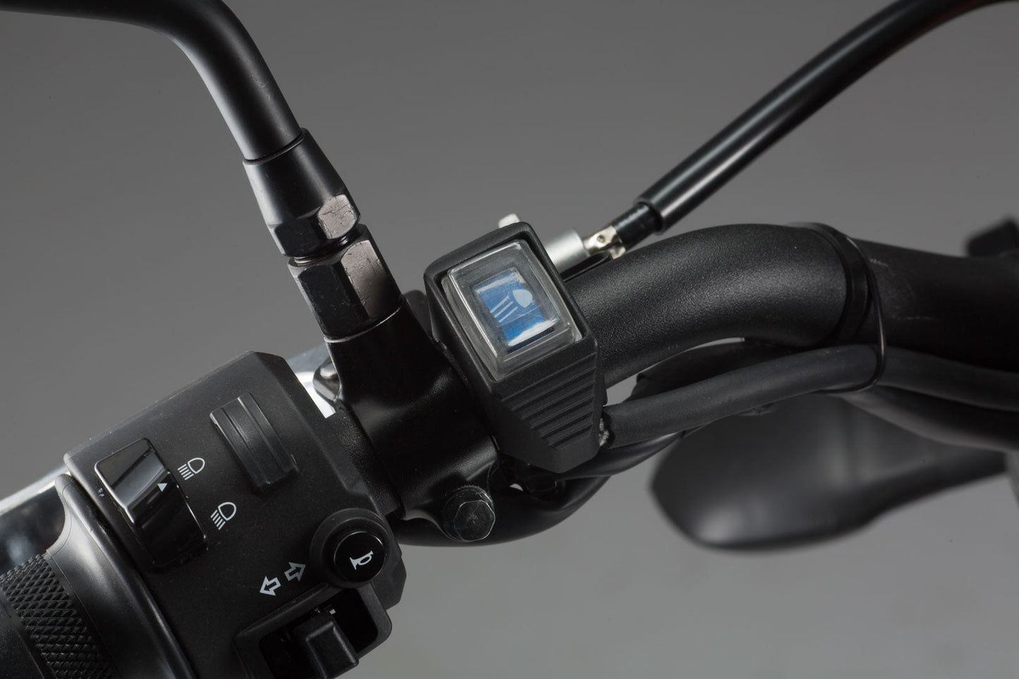 SW-Motech EVO Fernlicht-Schalter für Cockpit | Für Fernscheinwerfer. Blau leuchtend.