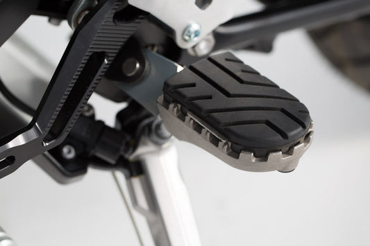 SW-Motech ION Fußrasten-Kit | Schwarz. Triumph Tiger 800/ 900/ 1200, Scram 1200.