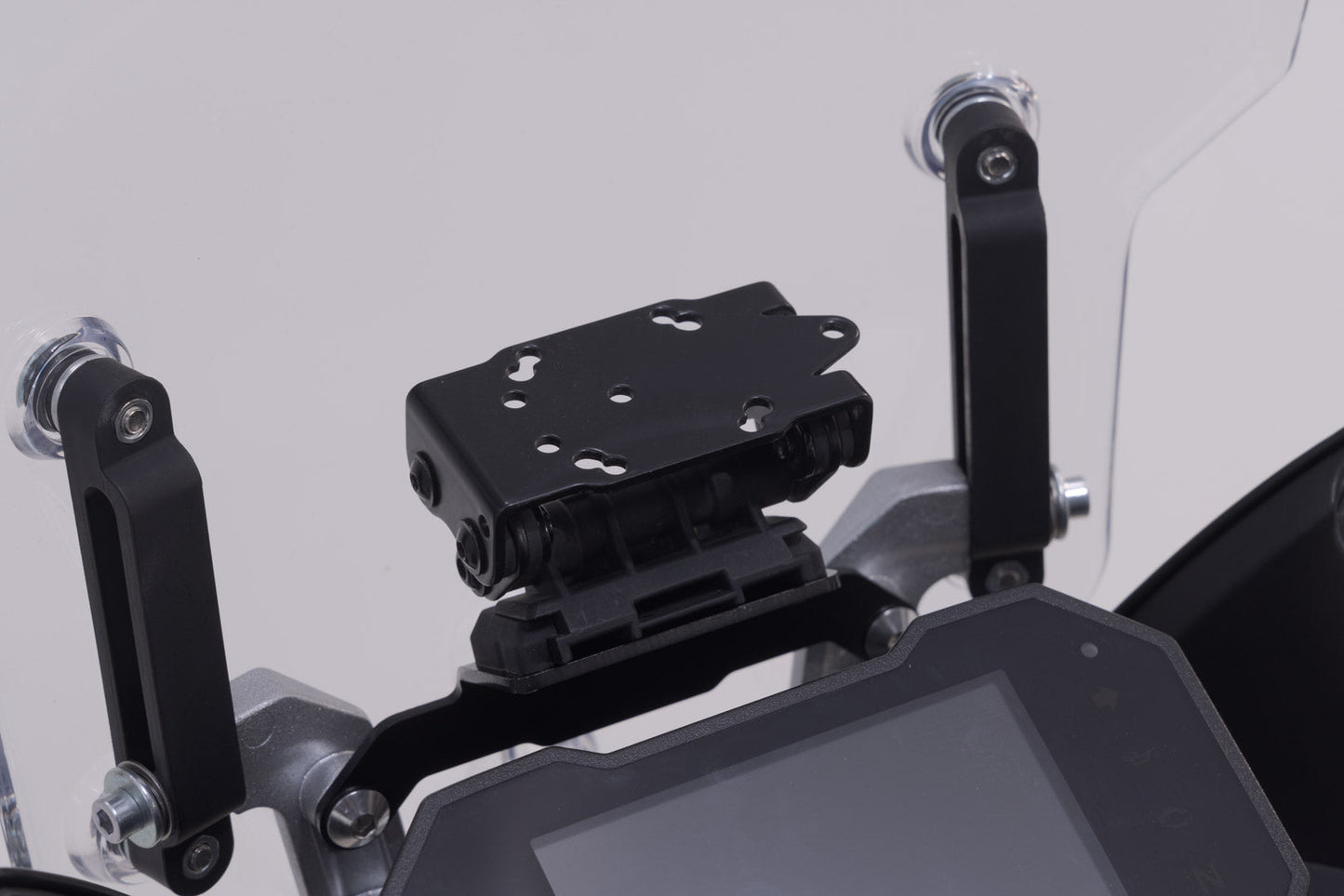 SW-Motech Navi-Halter im Cockpit | Schwarz. Honda XL750 Transalp (22-24).