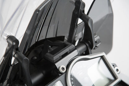 SW-Motech Navi-Halter im Cockpit | Schwarz. KTM 1290 Super Adventure (14-).