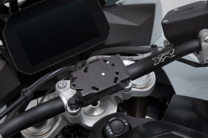 SW-Motech Navi-Halter im Cockpit | Schwarz. BMW R 1200 GS (12-18), R 1250 GS (18-).