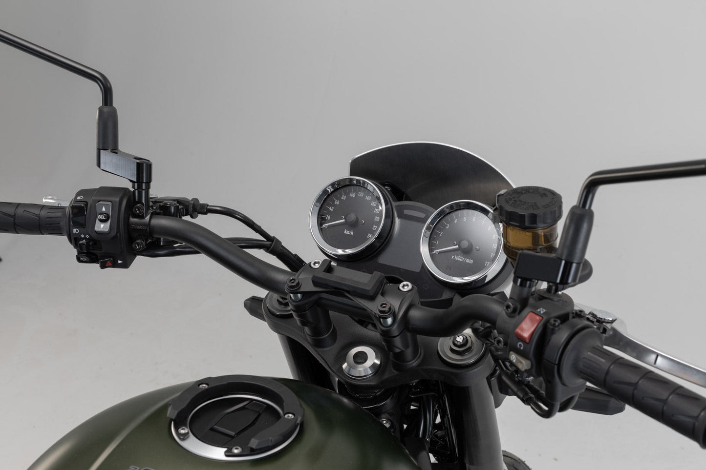 SW-Motech Navi-Halter im Cockpit | Schwarz. Kawasaki Z900RS/ Cafe / SE (17-).