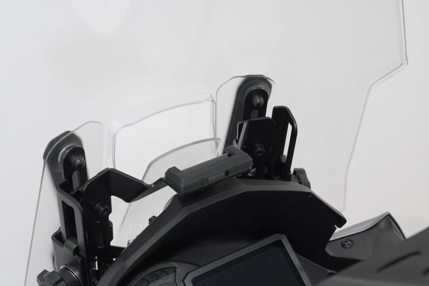 SW-Motech Navi-Halter im Cockpit | Schwarz. Kawasaki Versys 1000 (18-) / 1100 (24-).