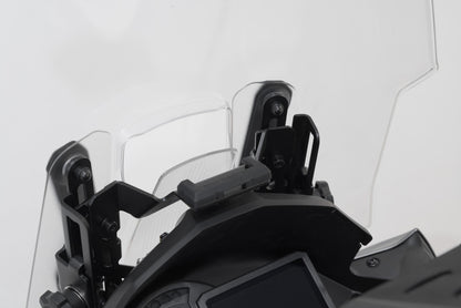SW-Motech Navi-Halter im Cockpit | Schwarz. Kawasaki Versys 1000 (18-) / 1100 (24-).