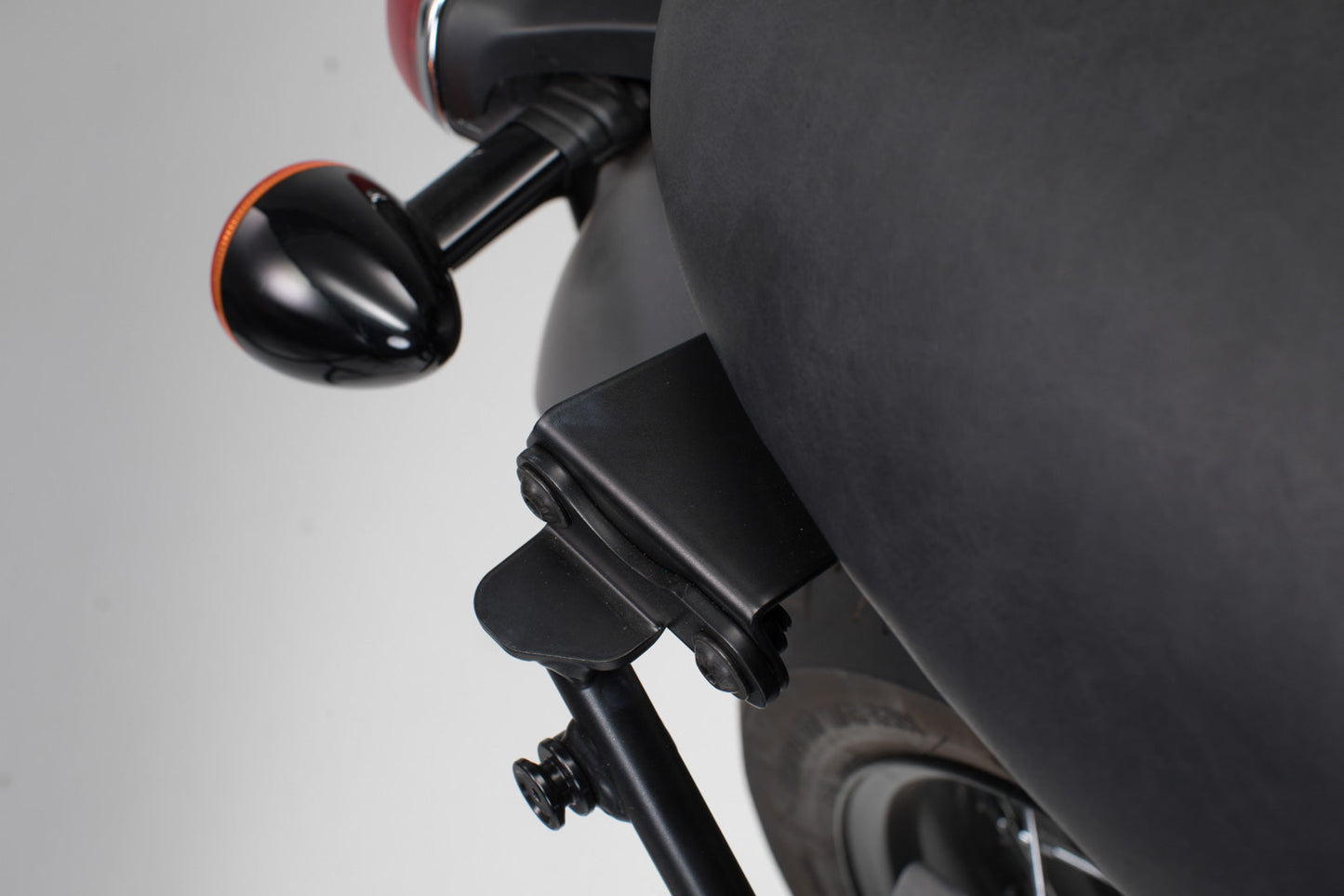 SW-Motech Adapter für SLC Seitenträger links | Für Bonneville T100/T120 (15-) ohne orig. Halteb.