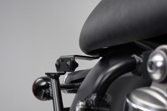 SW-Motech Adapter für SLC Seitenträger rechts | Für Bonneville T100/T120 (15-) ohne orig. Halteb.