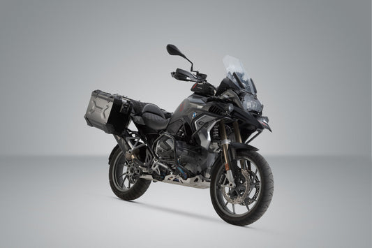 SW-Motech TRAX ADV Alukoffer-System + Akrapovic | Schwarz. 45/37 l. BMW R 1250 GS/Adv/Rallye (18-).