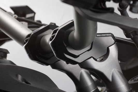 SW-Motech Lenkerverlegung für Ø 22 mm Lenker | H=30 mm. Verlegung um 21 mm. Schwarz.