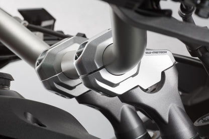 SW-Motech Lenkerverlegung für Ø 22 mm Lenker | H=30 mm. Verlegung um 21 mm. Silbern.