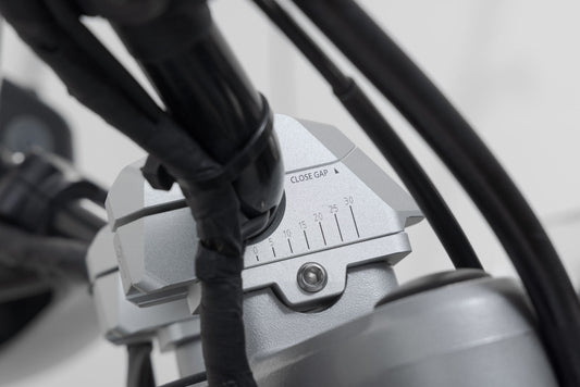 SW-Motech Lenkerverlegung variabel für Ø22 Lenker | H=25 mm. Verlegung 5/10/15/20/25/30 mm. Silbern.