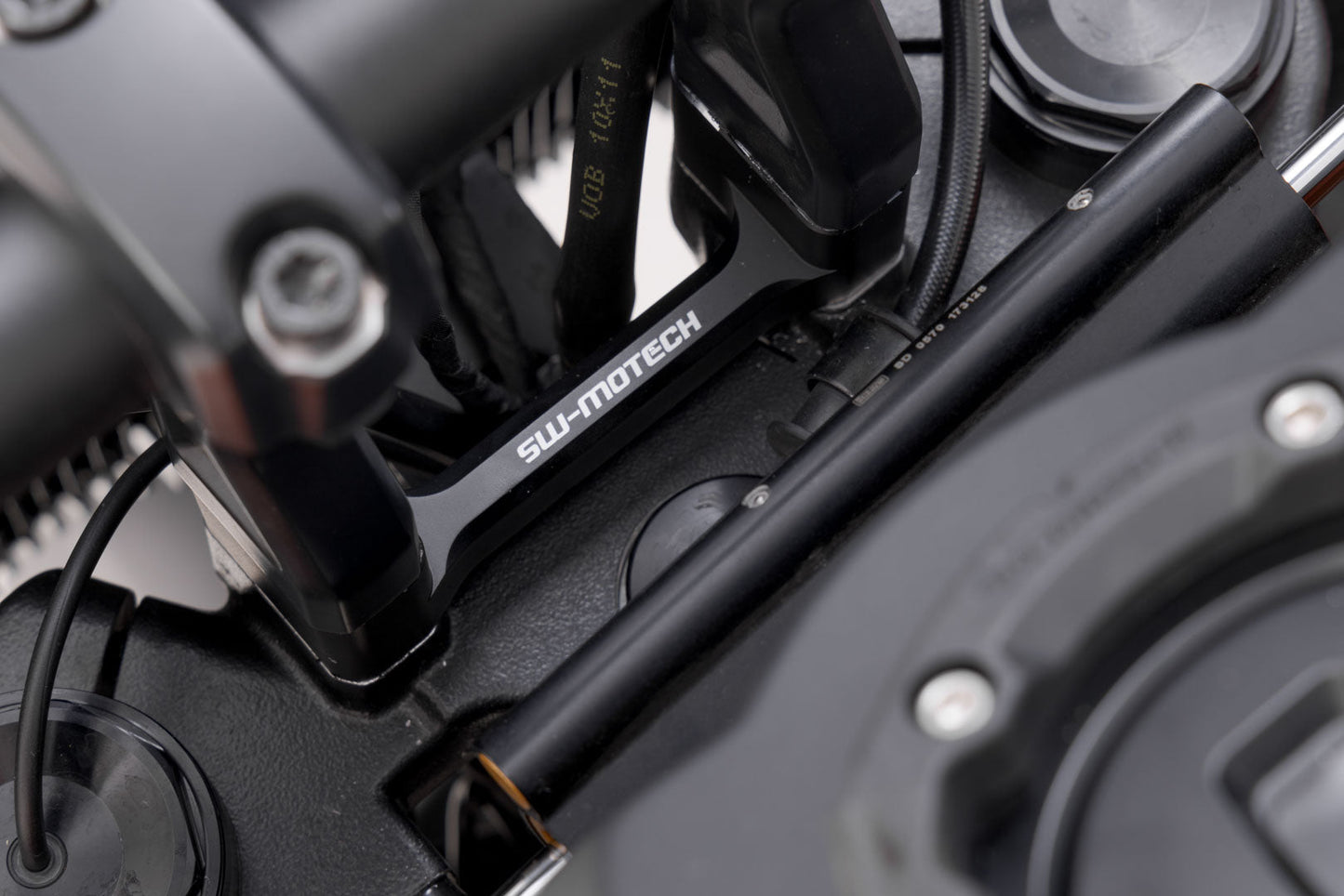 SW-Motech Lenkererhöhung | H=30 mm. Silbern. Triumph Tiger 900 GT/Rally Pro.