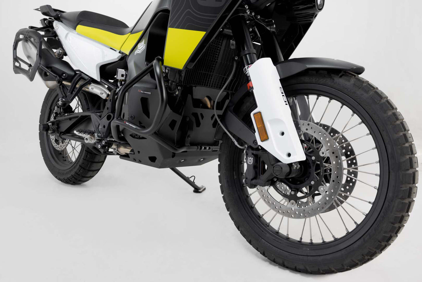 SW-Motech Bugspoiler | Schwarz/Silbern. Husqvarna Svartpilen 801 (24-).