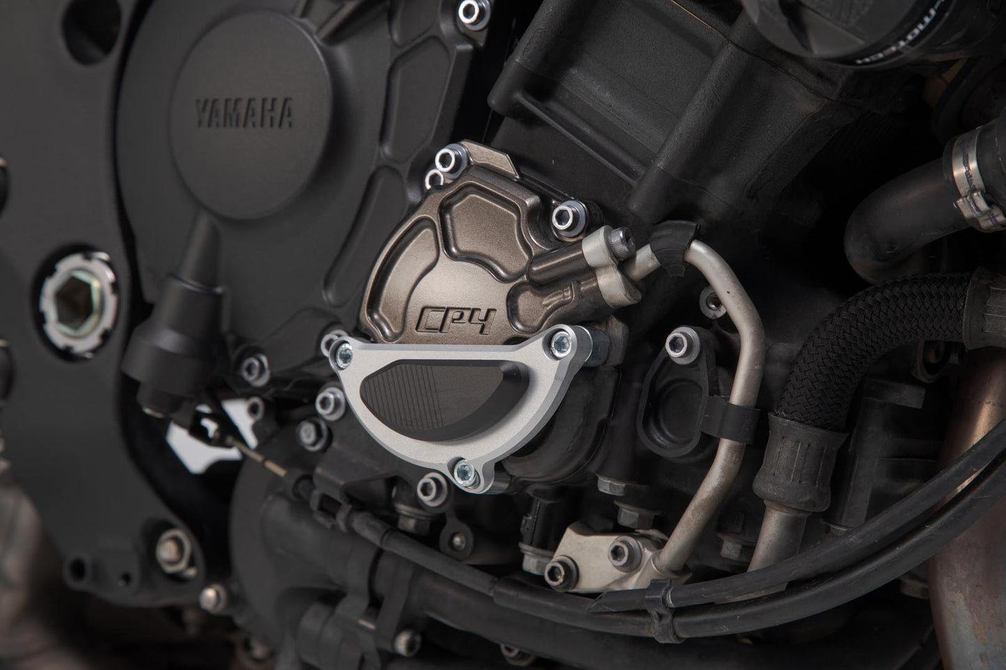 SW-Motech Motorgehäusedeckel-Schutz | Schwarz/Silbern. Yamaha MT-10 / SP (16-).