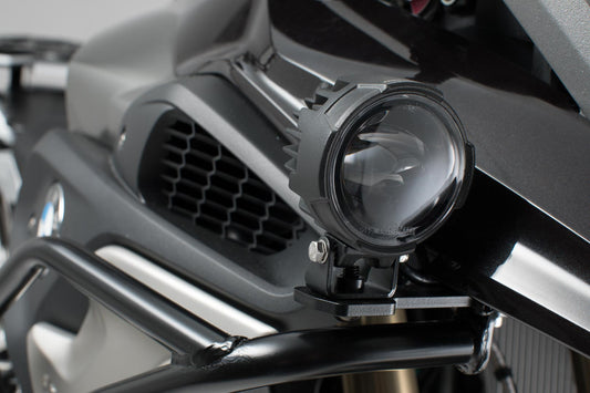 SW-Motech Adapter für SW-MOTECH Scheinwerfer-Halter | Schwarz. Für original BMW-Nebelscheinwerfer.
