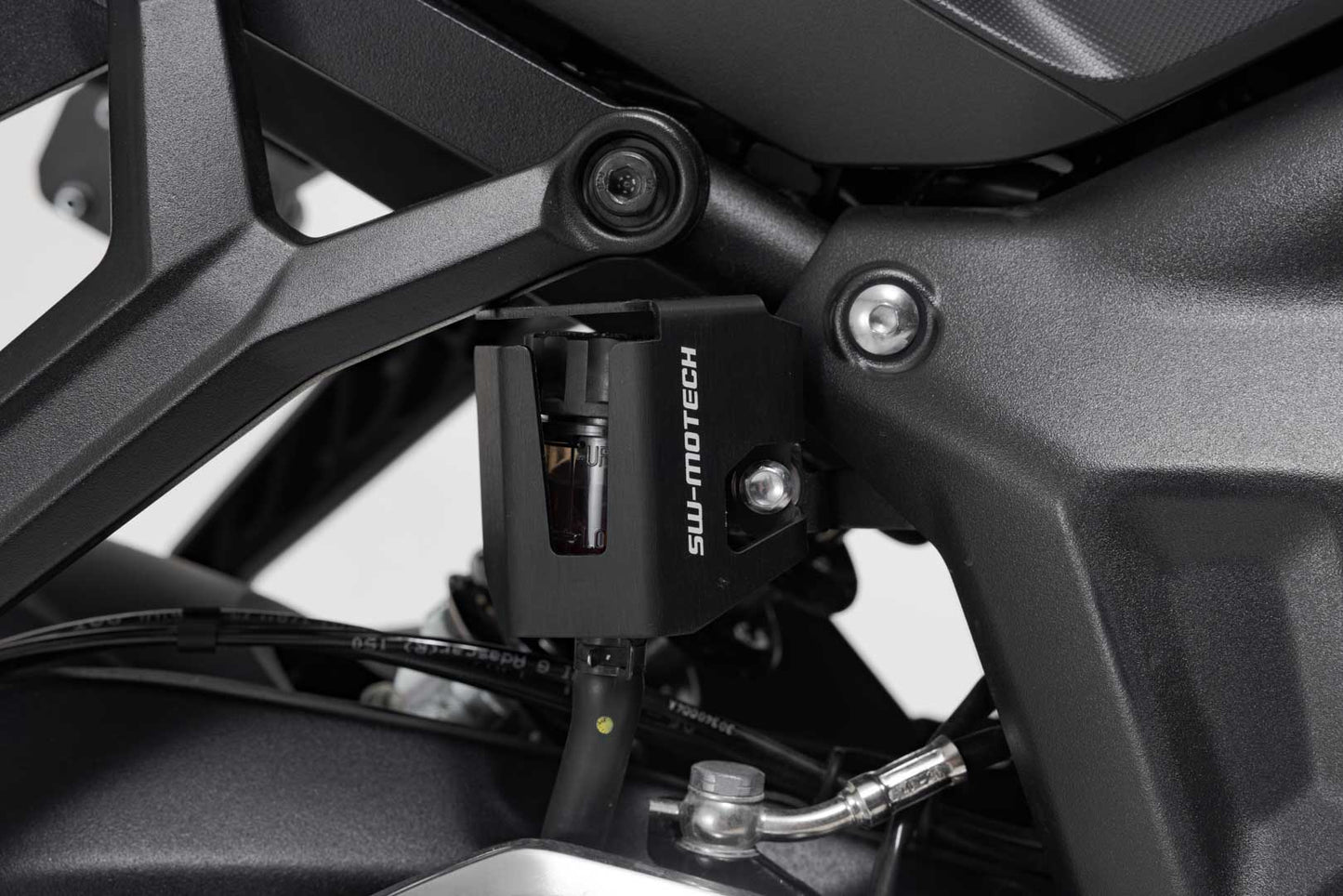 SW-Motech Bremsflüssigkeitsbehälter-Schutz | Schwarz. Triumph Trident 660 (21-).