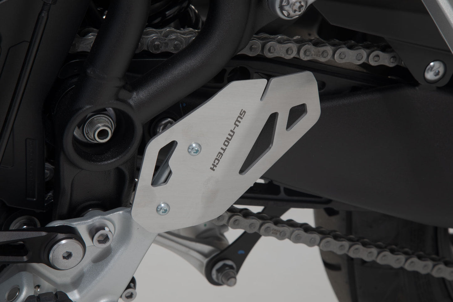 SW-Motech Fersenschutz links | Silbern. Triumph Tiger 900/GT/Rally/Pro (19-23).