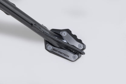 SW-Motech Seitenständerfuß-Verbreiterung | Schwarz/Silbern. Suzuki GSX-S10000GX (23-).