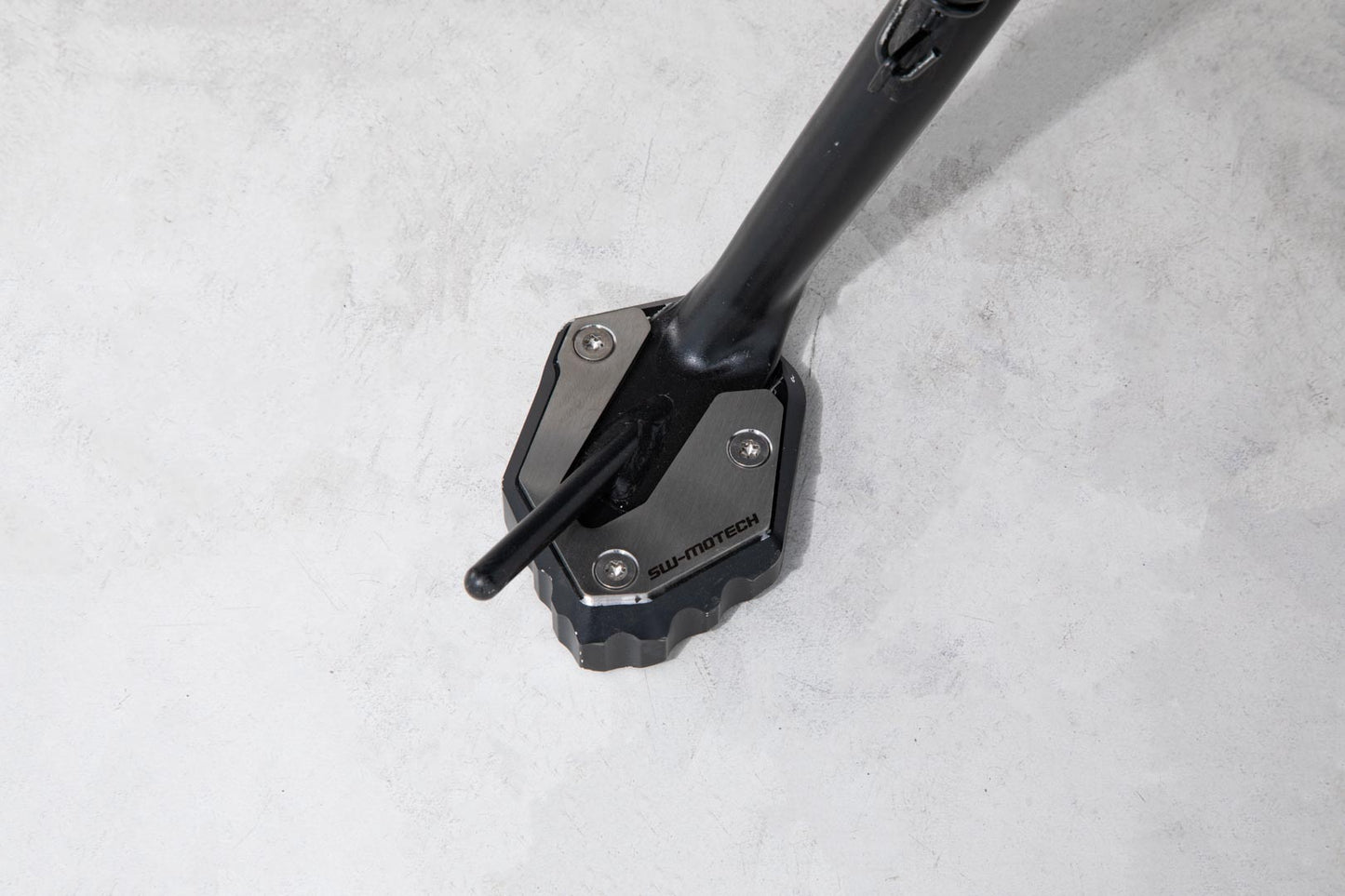 SW-Motech Seitenständerfuß-Verbreiterung | Schwarz/Silbern. Yamaha Tracer 9 Modelle (20-).