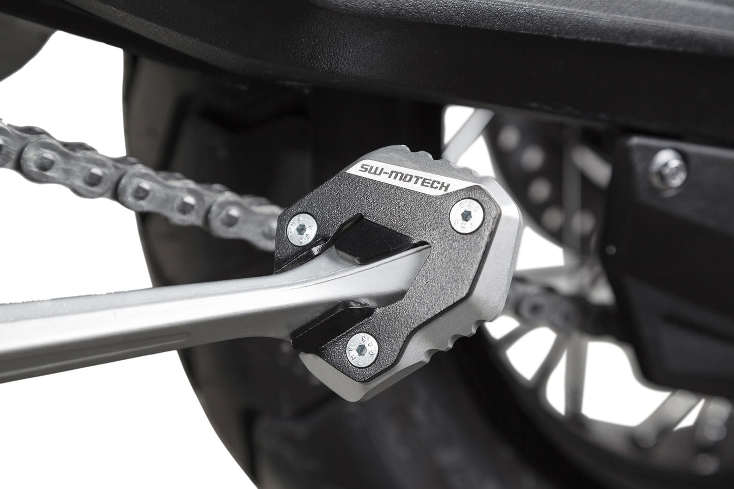 SW-Motech Seitenständerfuß-Verbreiterung | Schwarz/Silbern. Triumph Tiger 800 Modelle (10-17)