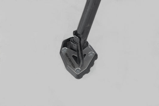 SW-Motech Seitenständerfuß-Verbreiterung | Schwarz/Silbern. Triumph Trident 660 (21-).