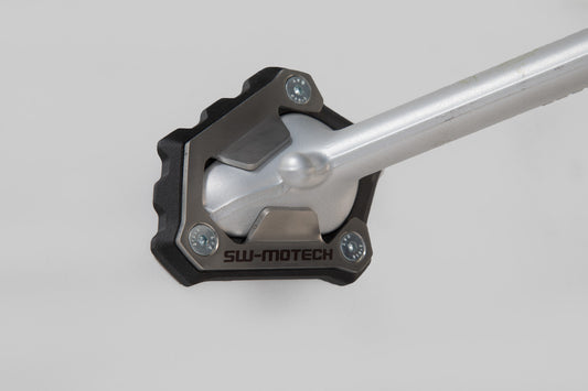 SW-Motech Seitenständerfuß-Verbreiterung | Schwarz/Silbern. Triumph Trident 660 (21-).