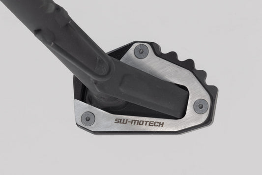 SW-Motech Seitenständerfuß-Verbreiterung | Schwarz/Silbern. Benelli Leoncino 800 / 800 Trail.